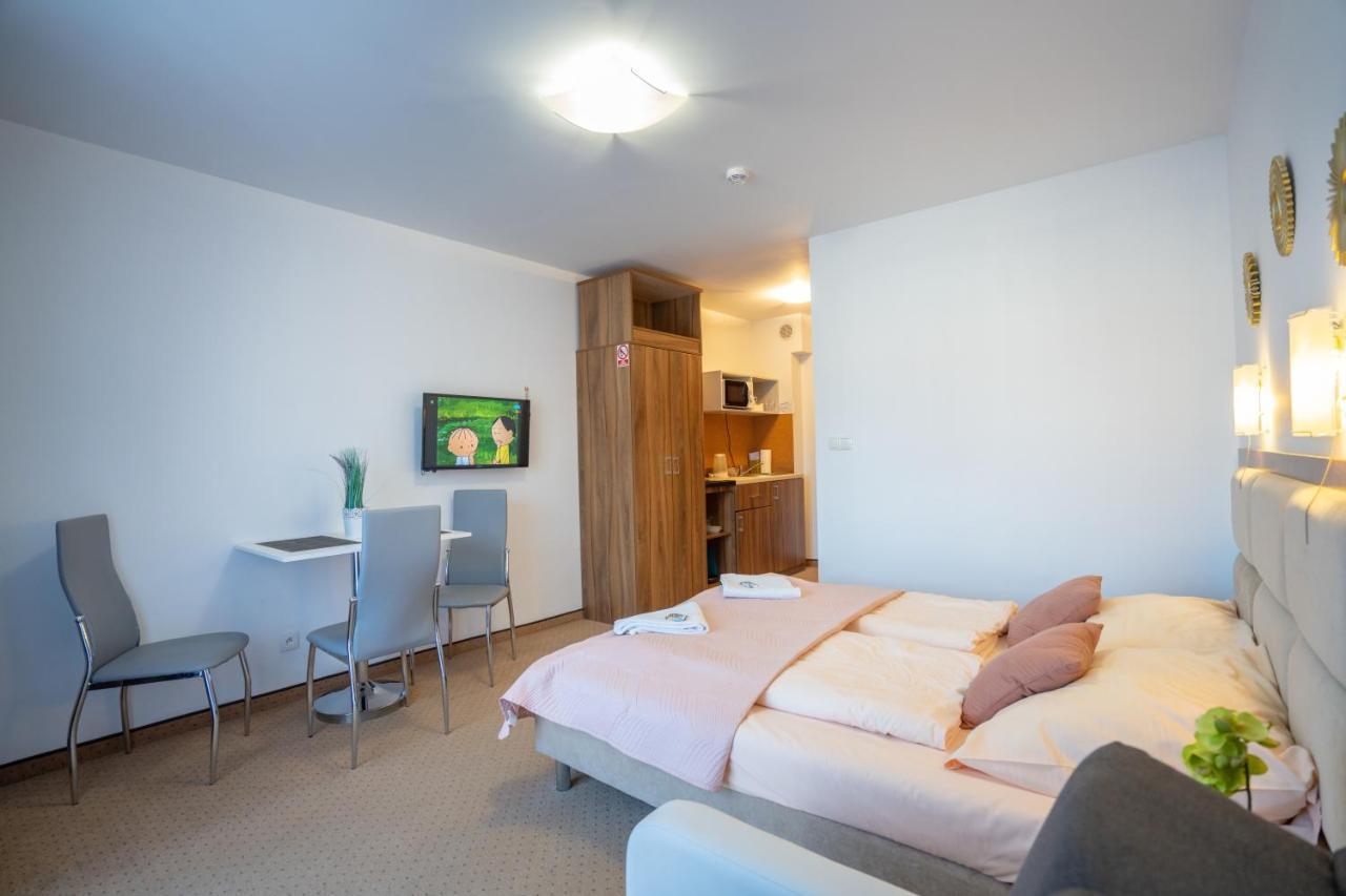 Apartamenty Trzy Sosny Okrzei 1C Sklářská Poruba Exteriér fotografie