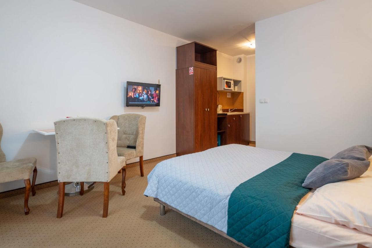 Apartamenty Trzy Sosny Okrzei 1C Sklářská Poruba Exteriér fotografie